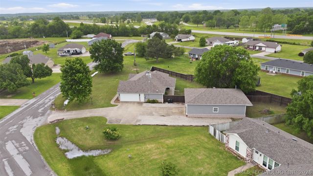 25406 S Valley Drive, Claremore, OK 74019