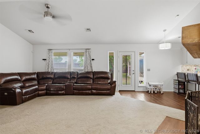 25406 S Valley Drive, Claremore, OK 74019