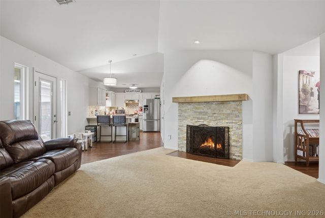 25406 S Valley Drive, Claremore, OK 74019