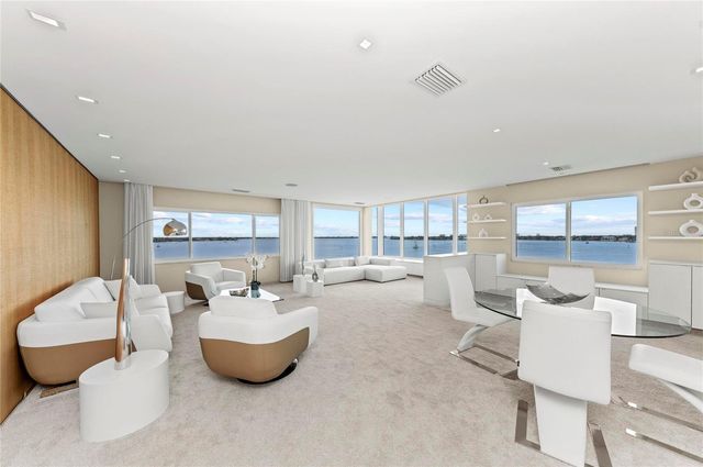 350 GOLDEN GATE POINT 61, Sarasota, FL 34236