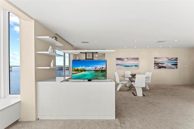 350 GOLDEN GATE POINT 61, Sarasota, FL 34236