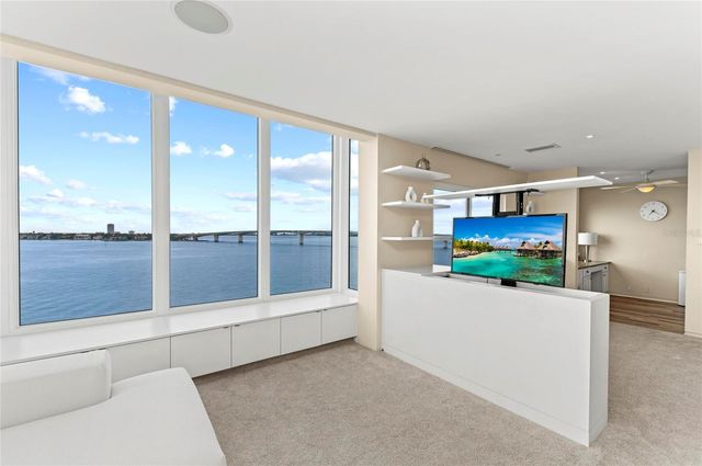 350 GOLDEN GATE POINT 61, Sarasota, FL 34236