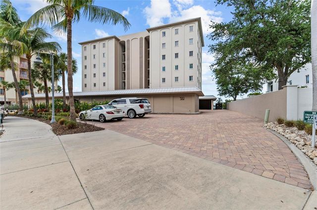 350 GOLDEN GATE POINT 61, Sarasota, FL 34236