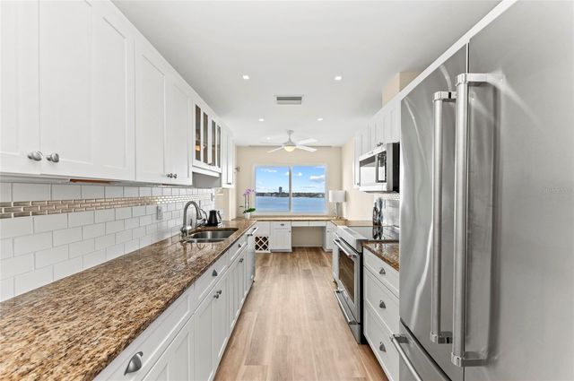 350 GOLDEN GATE POINT 61, Sarasota, FL 34236