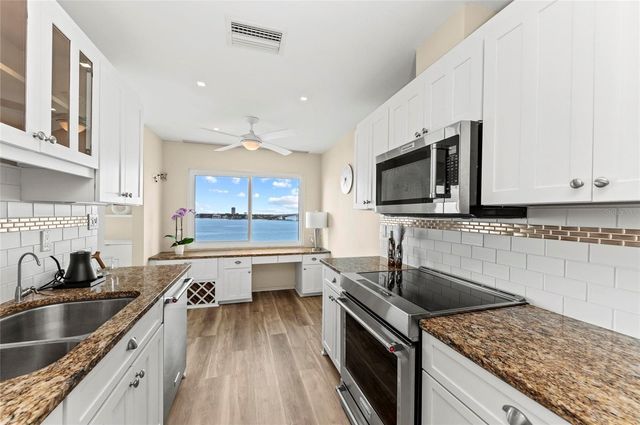 350 GOLDEN GATE POINT 61, Sarasota, FL 34236