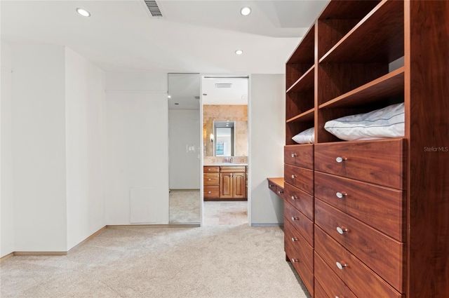 350 GOLDEN GATE POINT 61, Sarasota, FL 34236