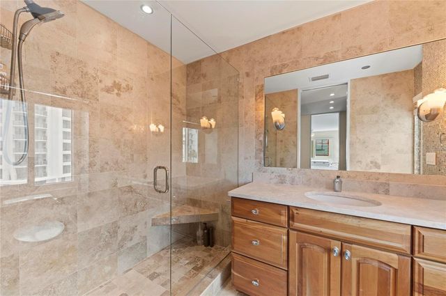 350 GOLDEN GATE POINT 61, Sarasota, FL 34236