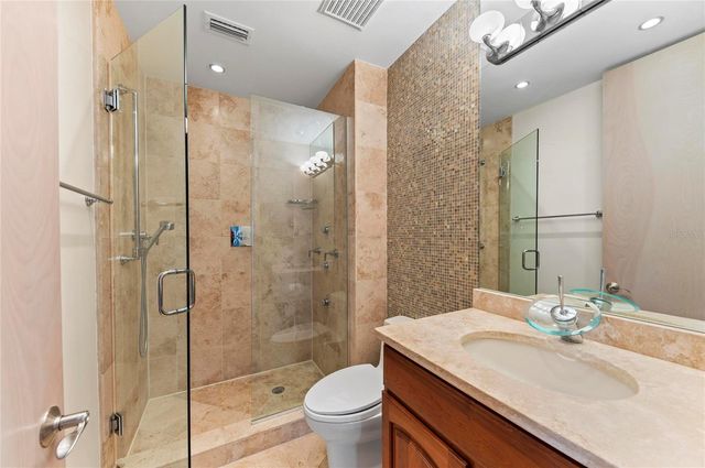 350 GOLDEN GATE POINT 61, Sarasota, FL 34236