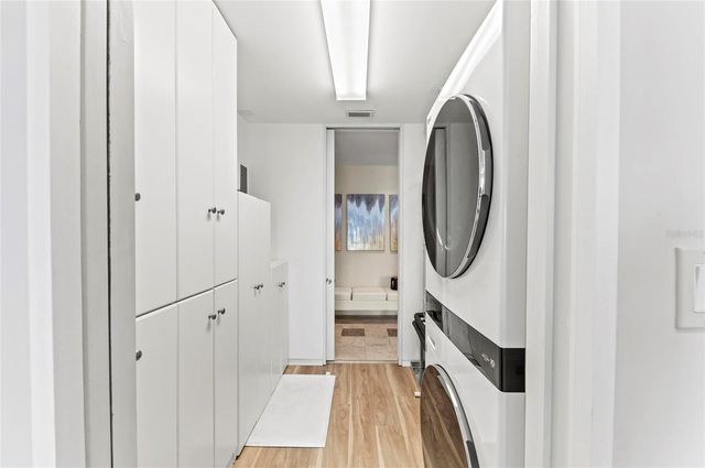 350 GOLDEN GATE POINT 61, Sarasota, FL 34236