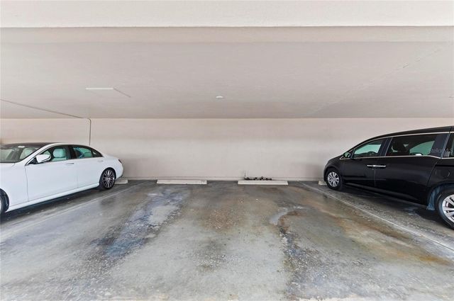 350 GOLDEN GATE POINT 61, Sarasota, FL 34236
