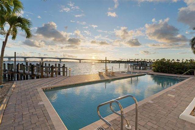 350 GOLDEN GATE POINT 61, Sarasota, FL 34236