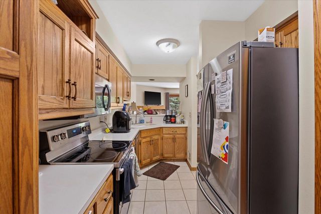 2419 Willowood DRIVE #B, Waukesha, WI 53188