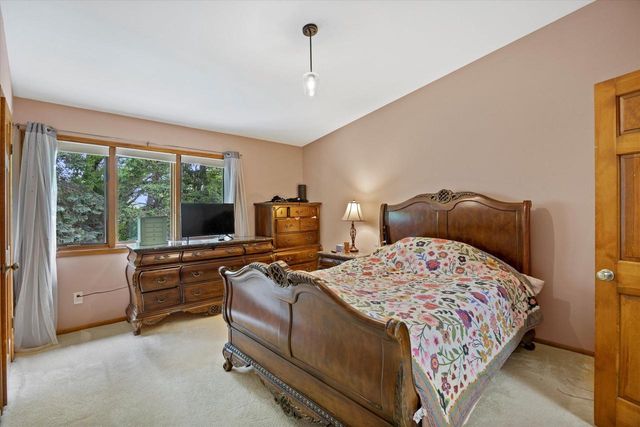 2419 Willowood DRIVE #B, Waukesha, WI 53188