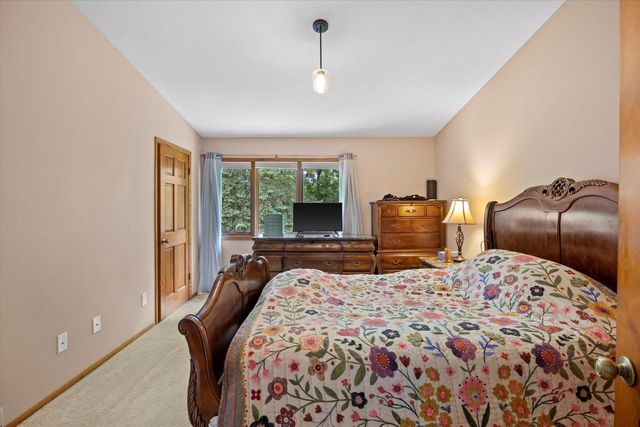2419 Willowood DRIVE #B, Waukesha, WI 53188