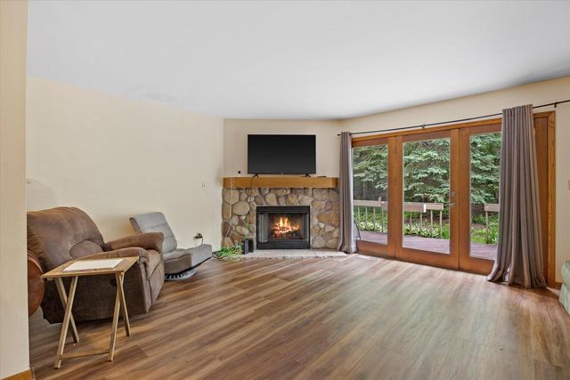 2419 Willowood DRIVE #B, Waukesha, WI 53188