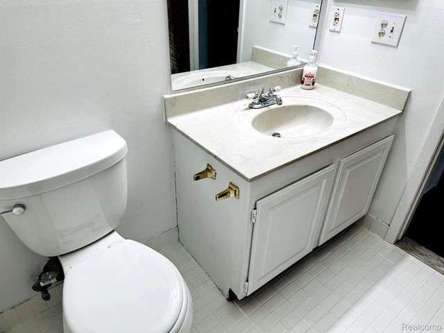 30515 W 14 MILE Road 30, Farmington Hills, MI 48334