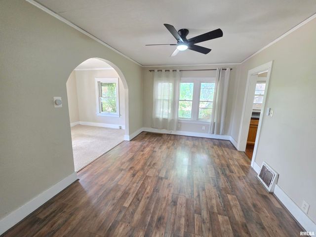 121 PERSHING Place, East Peoria, IL 61611