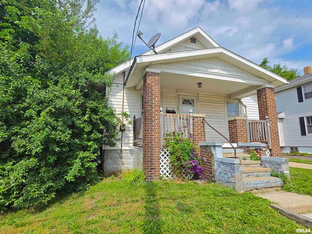 121 PERSHING Place, East Peoria, IL 61611