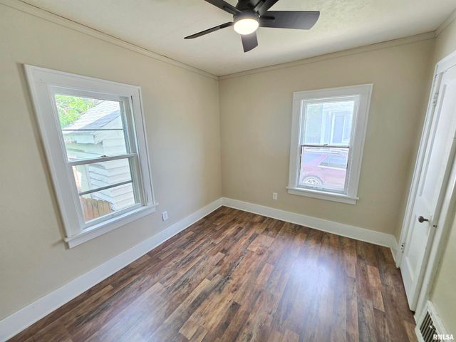 121 PERSHING Place, East Peoria, IL 61611