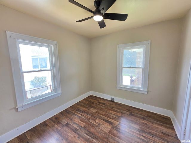 121 PERSHING Place, East Peoria, IL 61611
