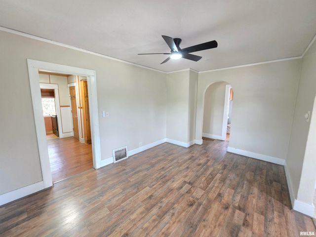 121 PERSHING Place, East Peoria, IL 61611