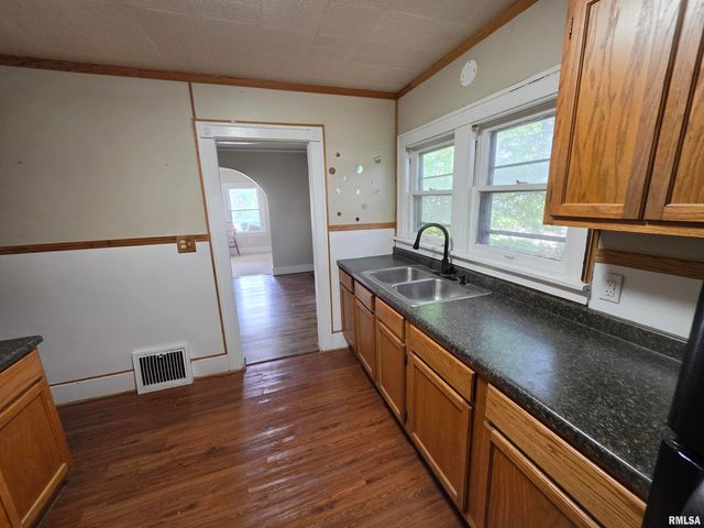 121 PERSHING Place, East Peoria, IL 61611