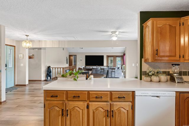 7 Llana Lane, Hot Springs Village, AR 71909