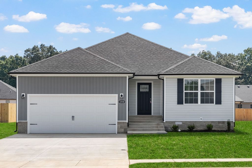 1530 Fredrick Dr, Clarksville, TN 37042