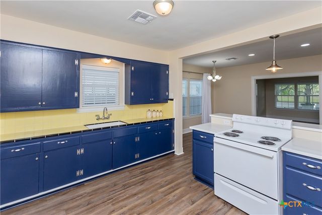 1903 E North Street, Victoria, TX 77901