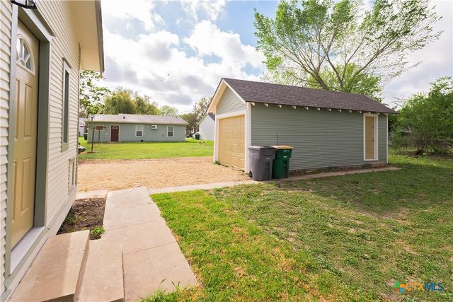 1903 E North Street, Victoria, TX 77901