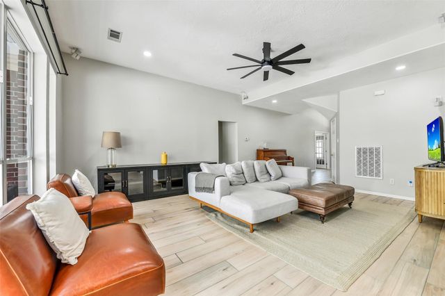 2864 Everett Drive, Friendswood, TX 77546