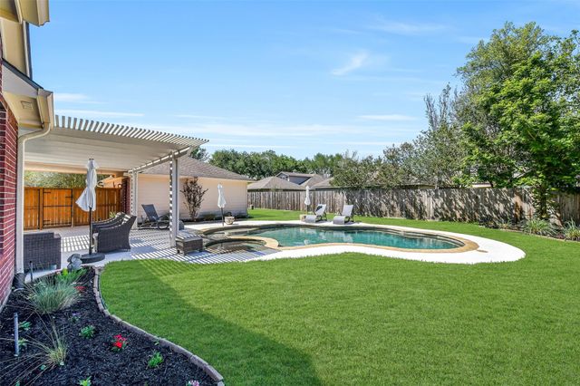 2864 Everett Drive, Friendswood, TX 77546