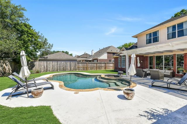 2864 Everett Drive, Friendswood, TX 77546