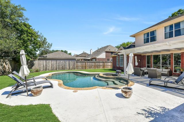 2864 Everett Drive, Friendswood, TX 77546