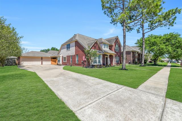 2864 Everett Drive, Friendswood, TX 77546