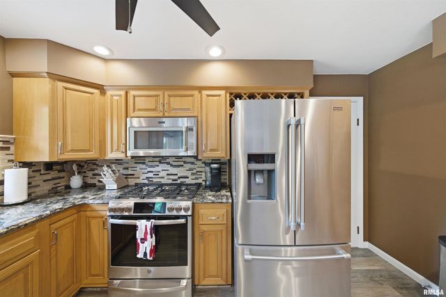 202 E HANOVER Place, Peoria, IL 61614