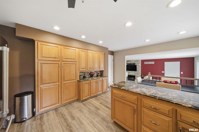 202 E HANOVER Place, Peoria, IL 61614