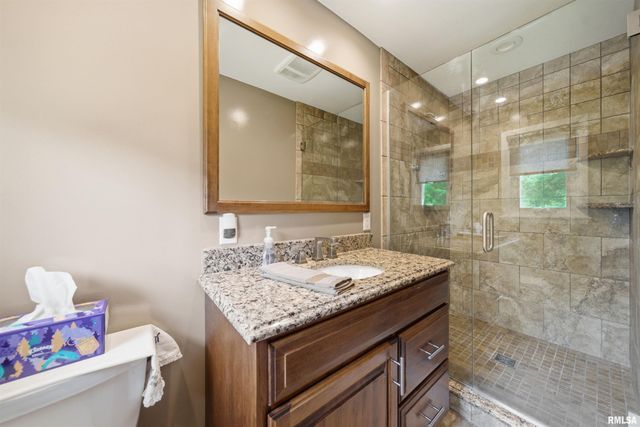 202 E HANOVER Place, Peoria, IL 61614