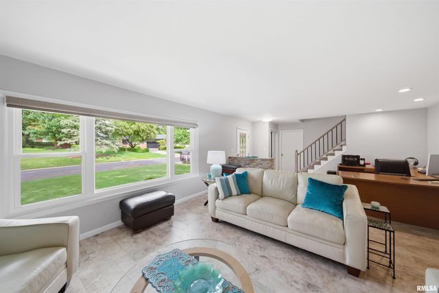 202 E HANOVER Place, Peoria, IL 61614