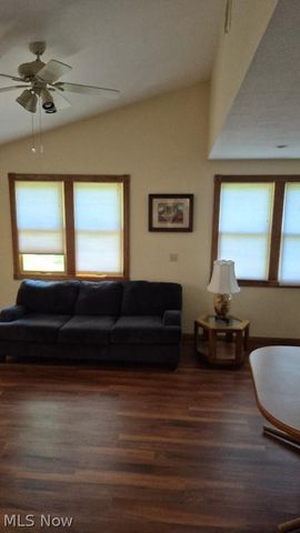 410 Breezewood Circle, Wadsworth, OH 44281