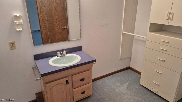 410 Breezewood Circle, Wadsworth, OH 44281