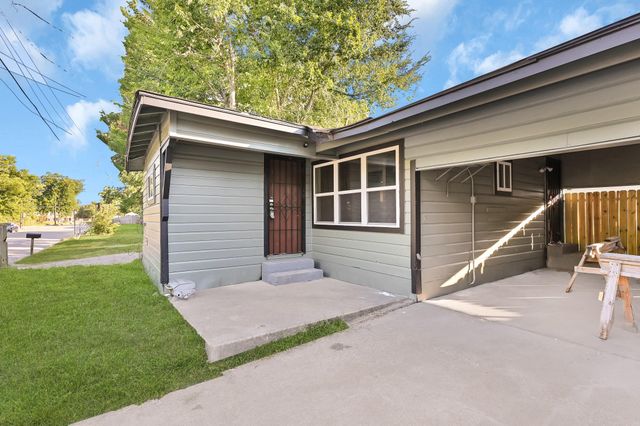 601 Booker Washington St, Conroe, TX 77301