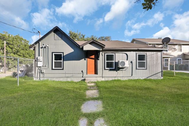 601 Booker Washington St, Conroe, TX 77301