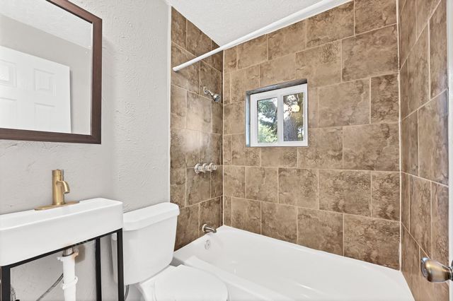 601 Booker Washington St, Conroe, TX 77301