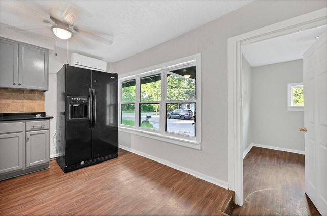 601 Booker Washington St, Conroe, TX 77301