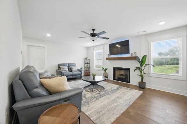 397 Frontier Dr, Clarksville, TN 37043