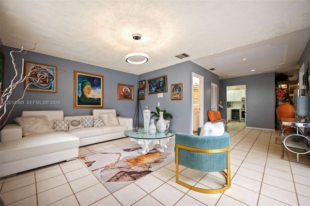 4582 Holly Lake Drive, Lake Worth, FL 33463
