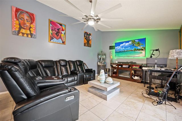 4582 Holly Lake Drive, Lake Worth, FL 33463