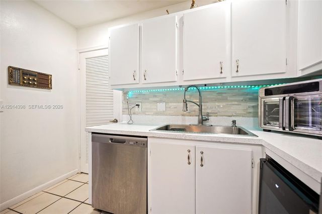 4582 Holly Lake Drive, Lake Worth, FL 33463