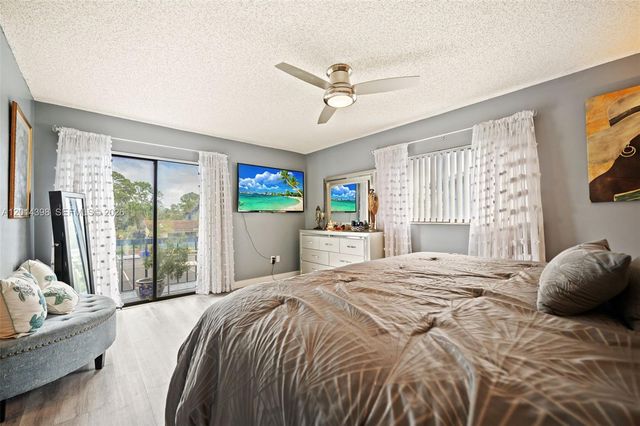 4582 Holly Lake Drive, Lake Worth, FL 33463